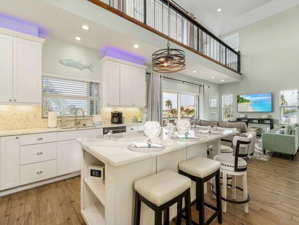 Fort Myers Canal Front Vacation Home with 3 Bedrooms