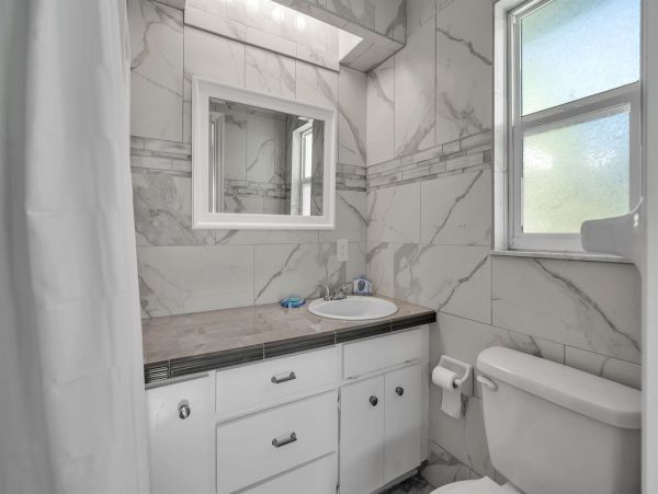 Walk to Beach Vacation Home Three Bedroom in Indian Rocks