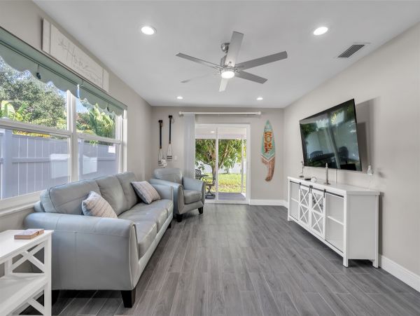 Walk to Beach Vacation Home Three Bedroom in Indian Rocks