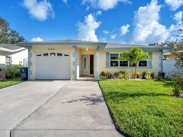 Walk to Beach Vacation Home Three Bedroom in Indian Rocks
