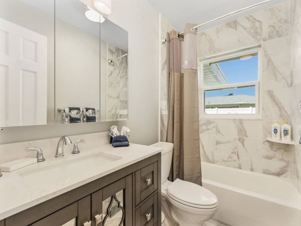 Beautiful Naples Pool Home with 3 Bedrooms