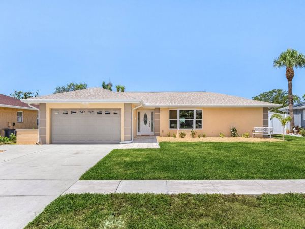 Beautiful Naples Pool Home with 3 Bedrooms