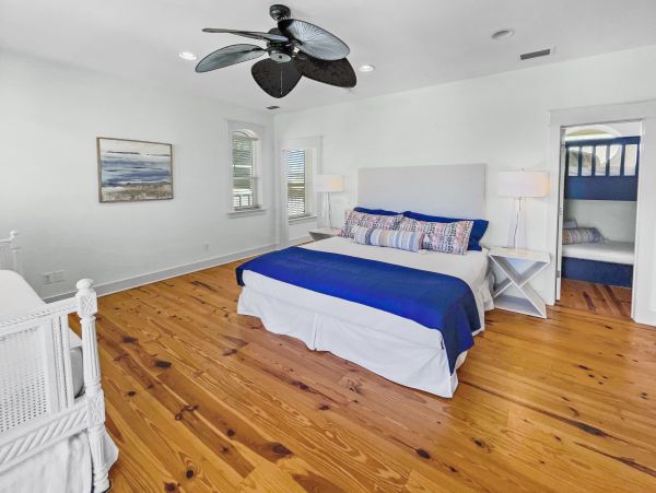 Beach House in Panama City Sleeps !4 Guests