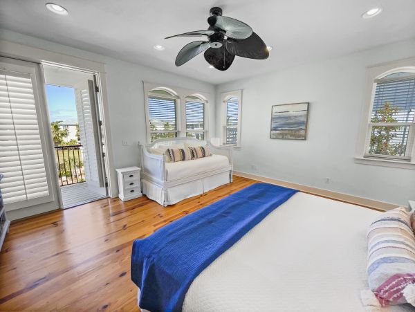 Beach House in Panama City Sleeps !4 Guests