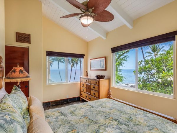 Kailua-Kona Six Bedroom Oceanfront Estate