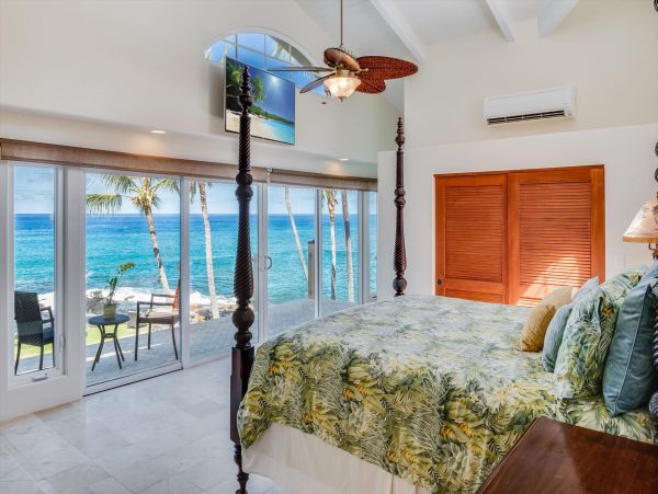 Kailua-Kona Six Bedroom Oceanfront Estate