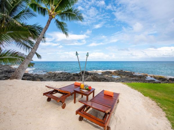 Kailua-Kona Vacation Rental Luxury 6-Bedroom Hawaii Beach Home with Lanai & Pool