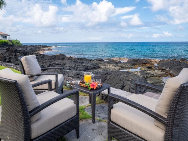 Kailua-Kona Vacation Rental Luxury 6-Bedroom Hawaii Beach Home with Lanai & Pool