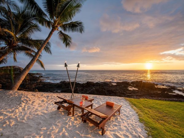 Kailua-Kona Vacation Rental Luxury 6-Bedroom Hawaii Beach Home with Lanai & Pool