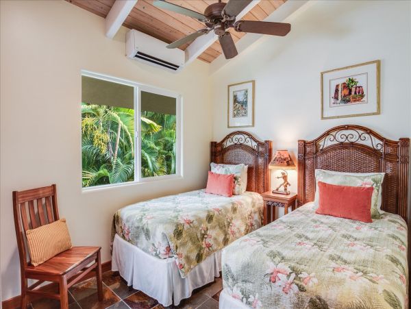 Kailua-Kona Vacation Rental Luxury 6-Bedroom Hawaii Beach Home with Lanai & Pool