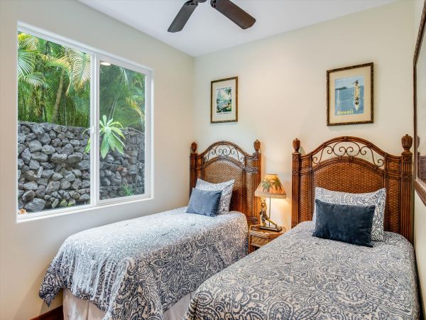 Kailua-Kona Vacation Rental Luxury 6-Bedroom Hawaii Beach Home with Lanai & Pool