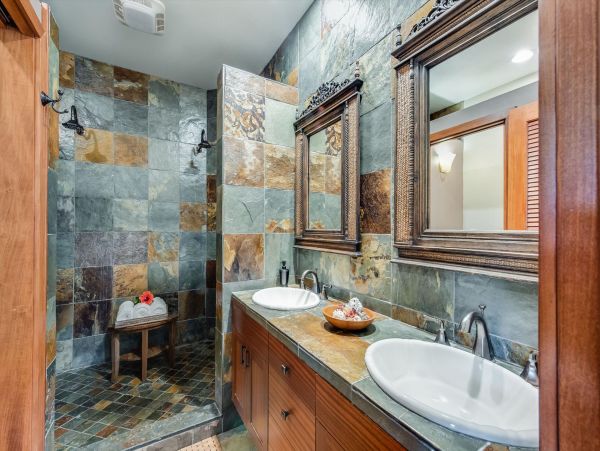 Kailua-Kona Vacation Rental Luxury 6-Bedroom Hawaii Beach Home with Lanai & Pool