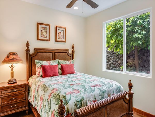 Kailua-Kona Vacation Rental Luxury 6-Bedroom Hawaii Beach Home with Lanai & Pool