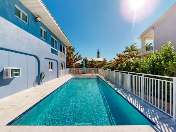 Marathon Pet Friendly Vacation Home Modern Amenities & Pool