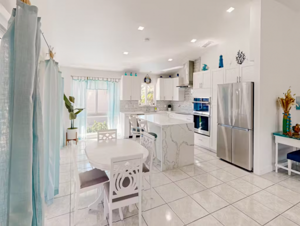Marathon Pet Friendly Vacation Home Modern Amenities & Pool