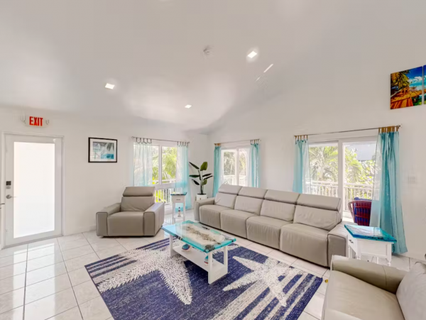 Marathon Pet Friendly Vacation Home Modern Amenities & Pool