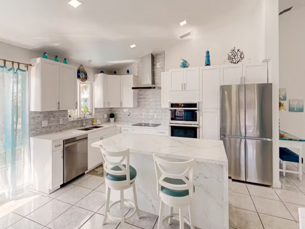 Marathon Pet Friendly Vacation Home Modern Amenities & Pool