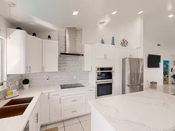 Marathon Pet Friendly Vacation Home Modern Amenities & Pool