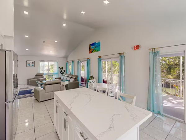 Marathon Pet Friendly Vacation Home Modern Amenities & Pool