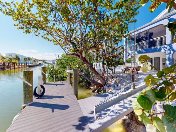 Marathon Pet Friendly Vacation Home Modern Amenities & Pool