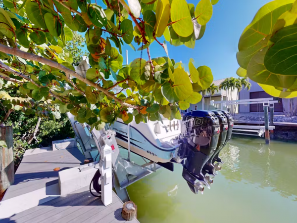 Marathon Pet Friendly Vacation Home Modern Amenities & Pool