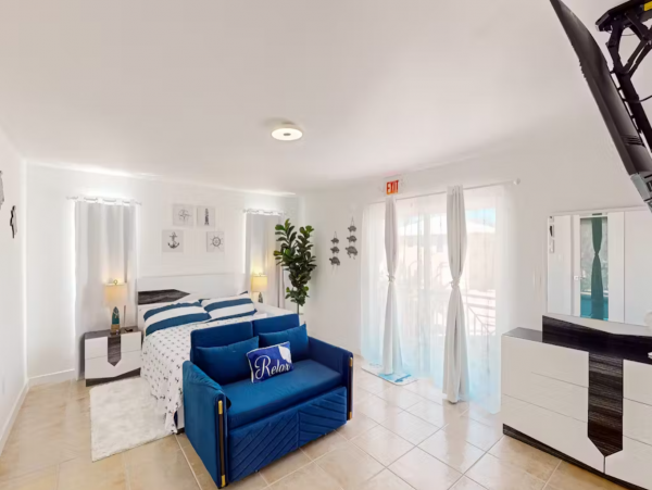 Marathon Pet Friendly Vacation Home Modern Amenities & Pool