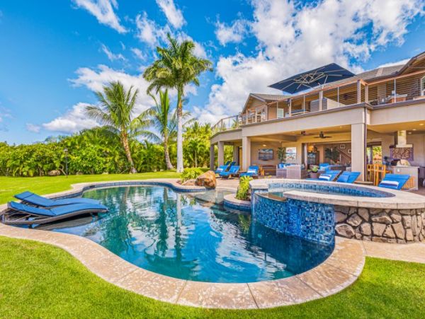 Impressive Vacation Pool Home Sleeps Ten Guests