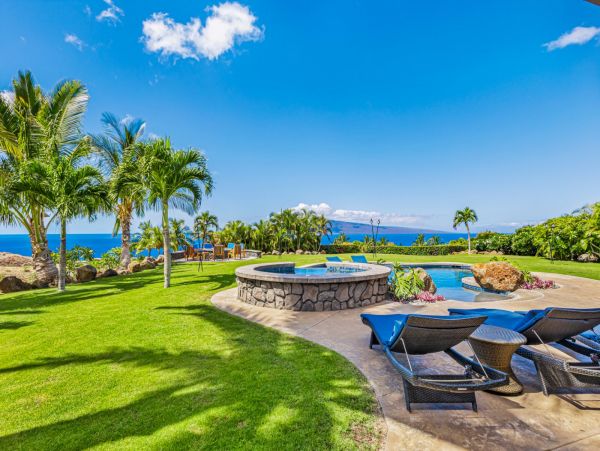 Impressive Vacation Pool Home Sleeps Ten Guests