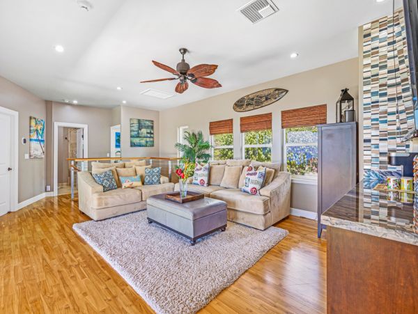 Impressive Vacation Pool Home Sleeps Ten Guests