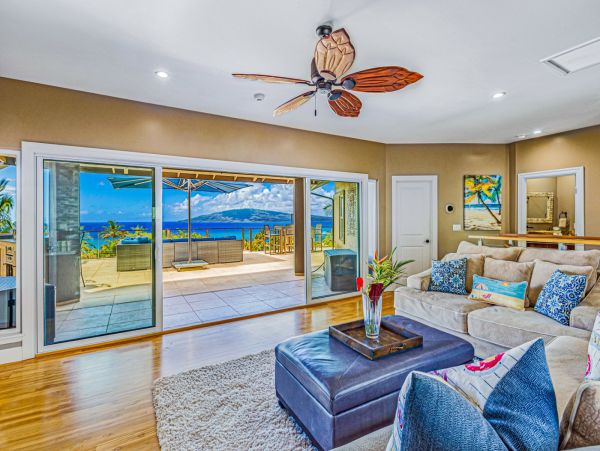 Impressive Vacation Pool Home Sleeps Ten Guests