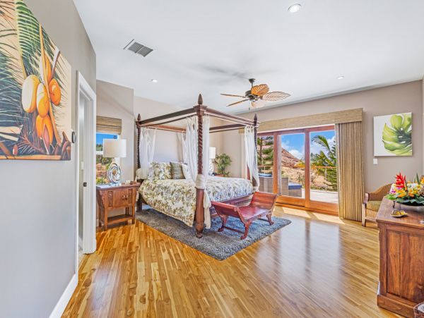 Impressive Vacation Pool Home Sleeps Ten Guests