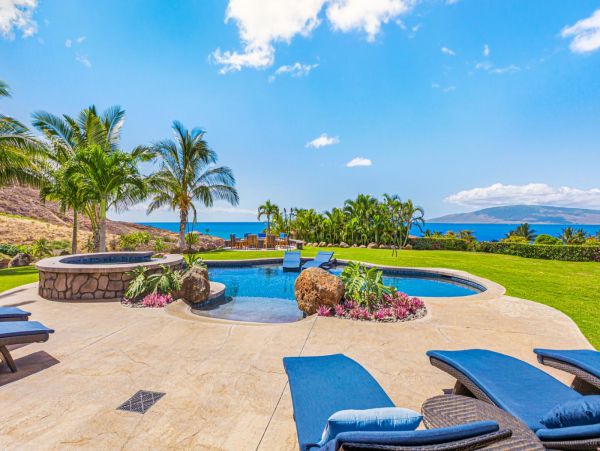 Impressive Vacation Pool Home Sleeps Ten Guests