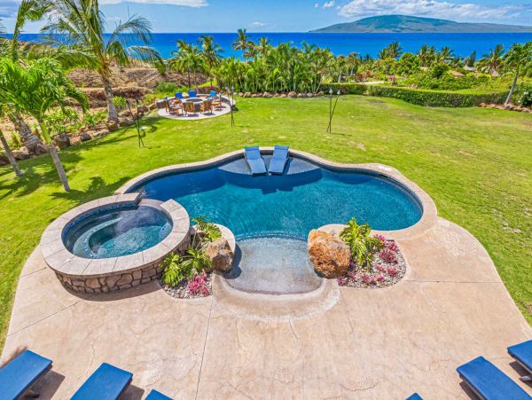 Impressive Vacation Pool Home Sleeps Ten Guests