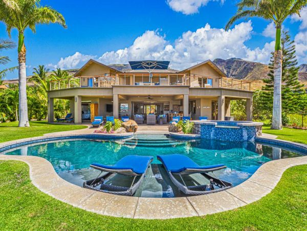 Impressive Vacation Pool Home Sleeps Ten Guests