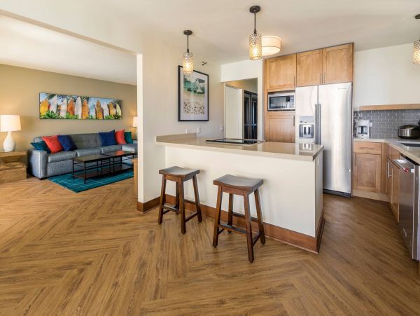 Waikiki Beach View Condo w/ 2 Bedrooms, Pools, Fitness Room