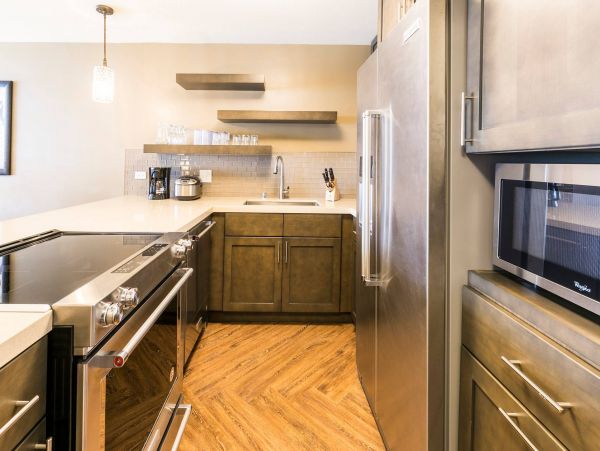 Waikiki Beach View Condo w/ 2 Bedrooms, Pools, Fitness Room