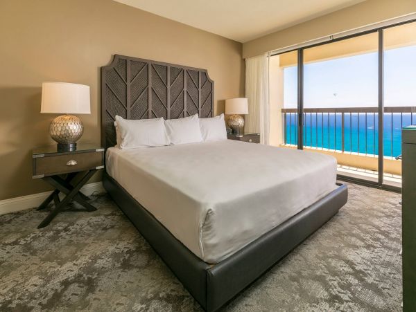 Waikiki Beach View Condo w/ 2 Bedrooms, Pools, Fitness Room