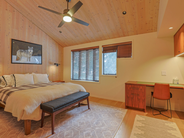 Gorgeous Rental with 3 Bedrooms Plus Bunk Room