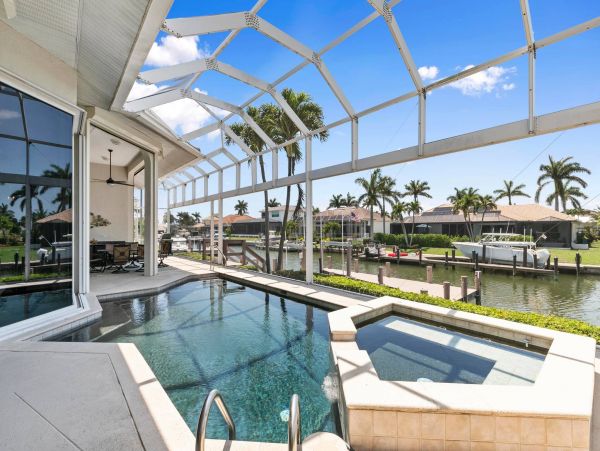 Marco Island Luxury Pool Home 3 Bedrooms & Gourmet Kitchen