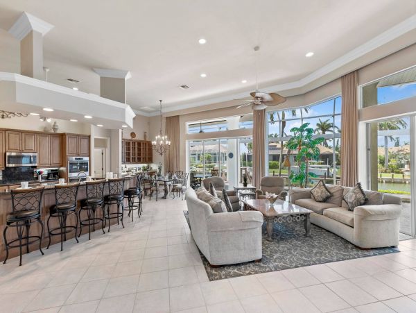 Marco Island Luxury Pool Home 3 Bedrooms & Gourmet Kitchen