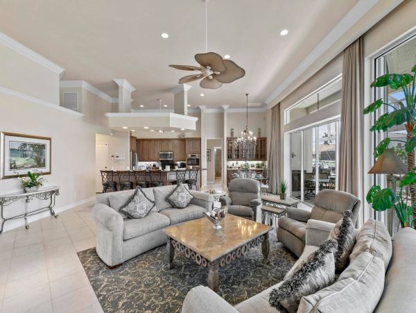Marco Island Luxury Pool Home 3 Bedrooms & Gourmet Kitchen