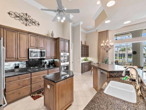 Marco Island Luxury Pool Home 3 Bedrooms & Gourmet Kitchen