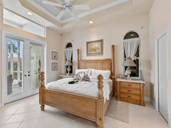 Marco Island Luxury Pool Home 3 Bedrooms & Gourmet Kitchen
