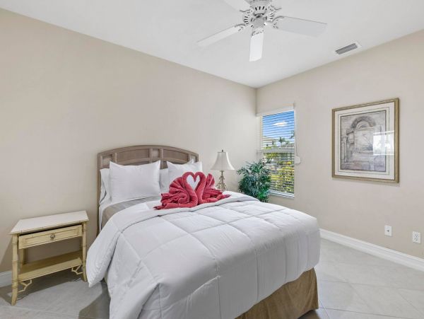 Marco Island Luxury Pool Home 3 Bedrooms & Gourmet Kitchen