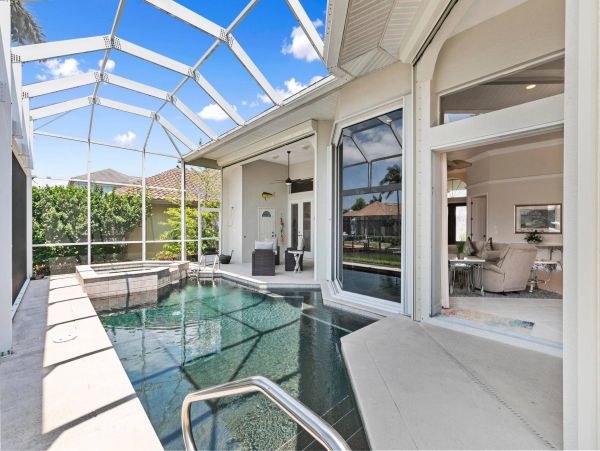 Marco Island Luxury Pool Home 3 Bedrooms & Gourmet Kitchen