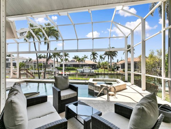 Marco Island Luxury Pool Home 3 Bedrooms & Gourmet Kitchen