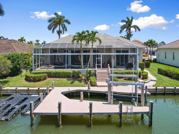 Marco Island Luxury Pool Home 3 Bedrooms & Gourmet Kitchen