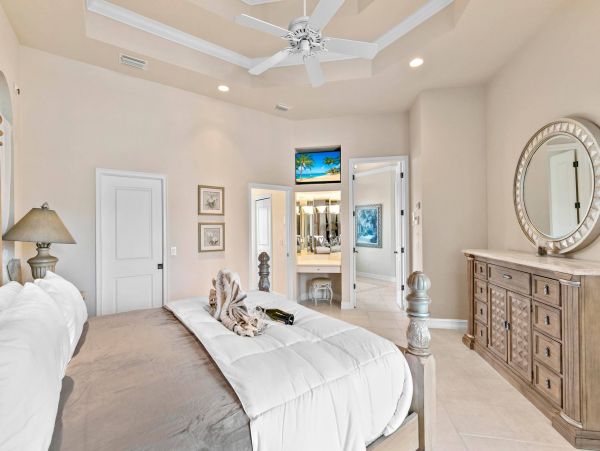 Marco Island Luxury Pool Home 3 Bedrooms & Gourmet Kitchen