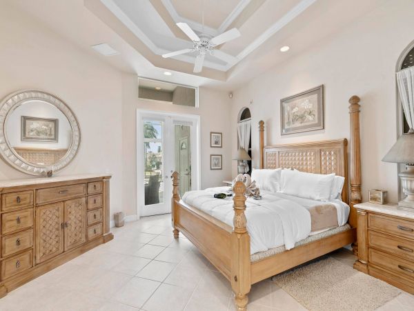 Marco Island Luxury Pool Home 3 Bedrooms & Gourmet Kitchen