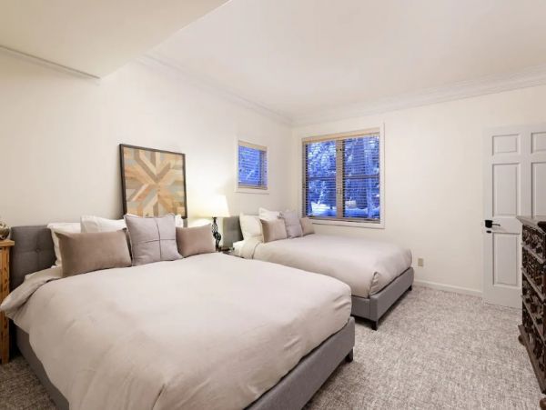 Aspen Vacation Home Sleeps 16 Guests